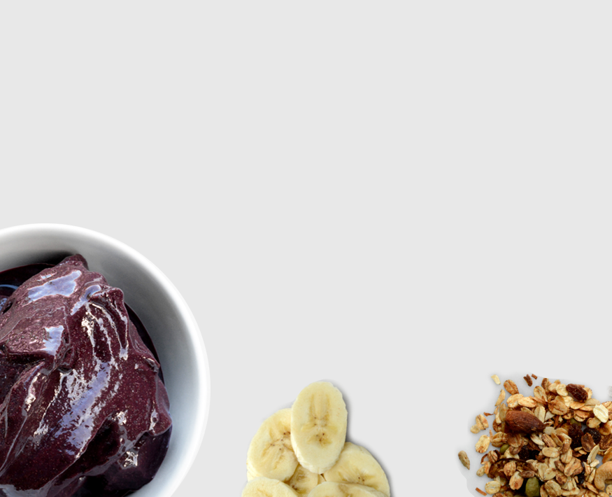 Making the classic açaí bowl